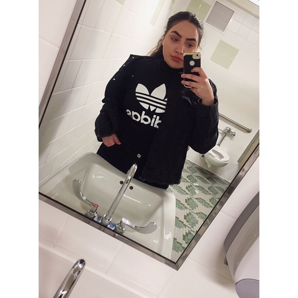 Meet your Posher, Megan - Picture 2 of 8